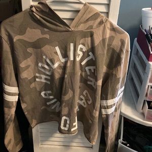 Camo cropped hoodie